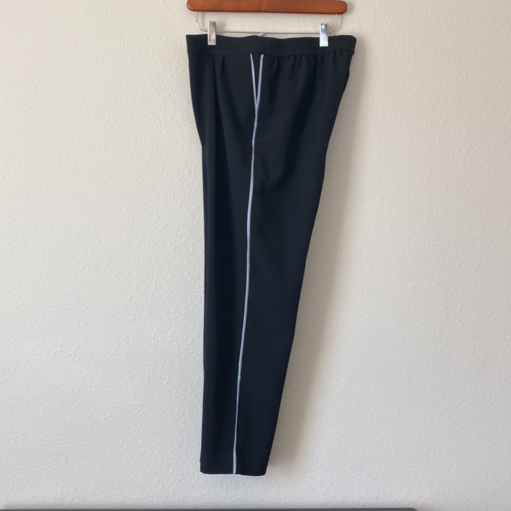 Ann Taylor Factory Women’s Pull On Black Pants with White Piping Trim Size 8